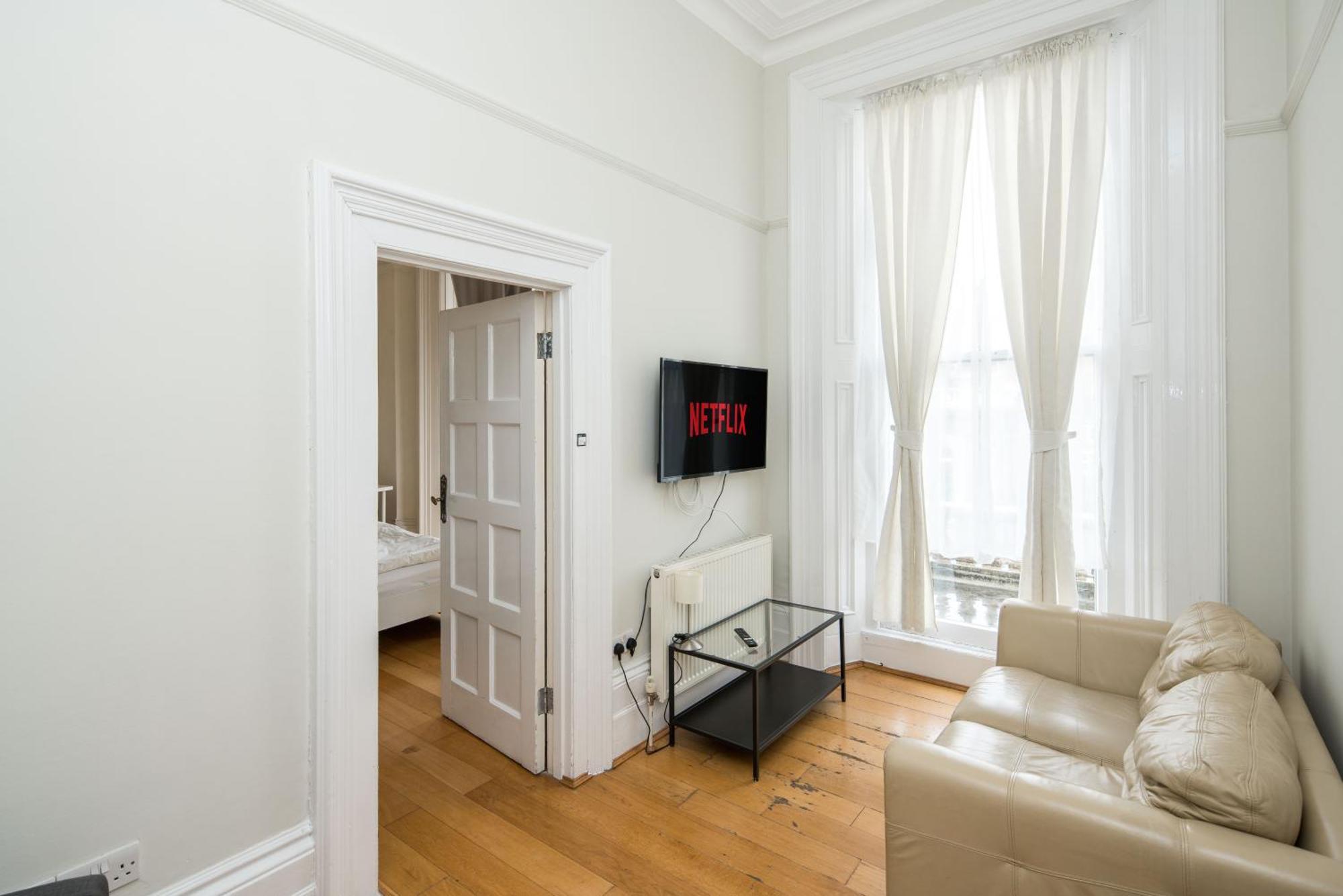 Four Beds By The Station Apartment London Ngoại thất bức ảnh