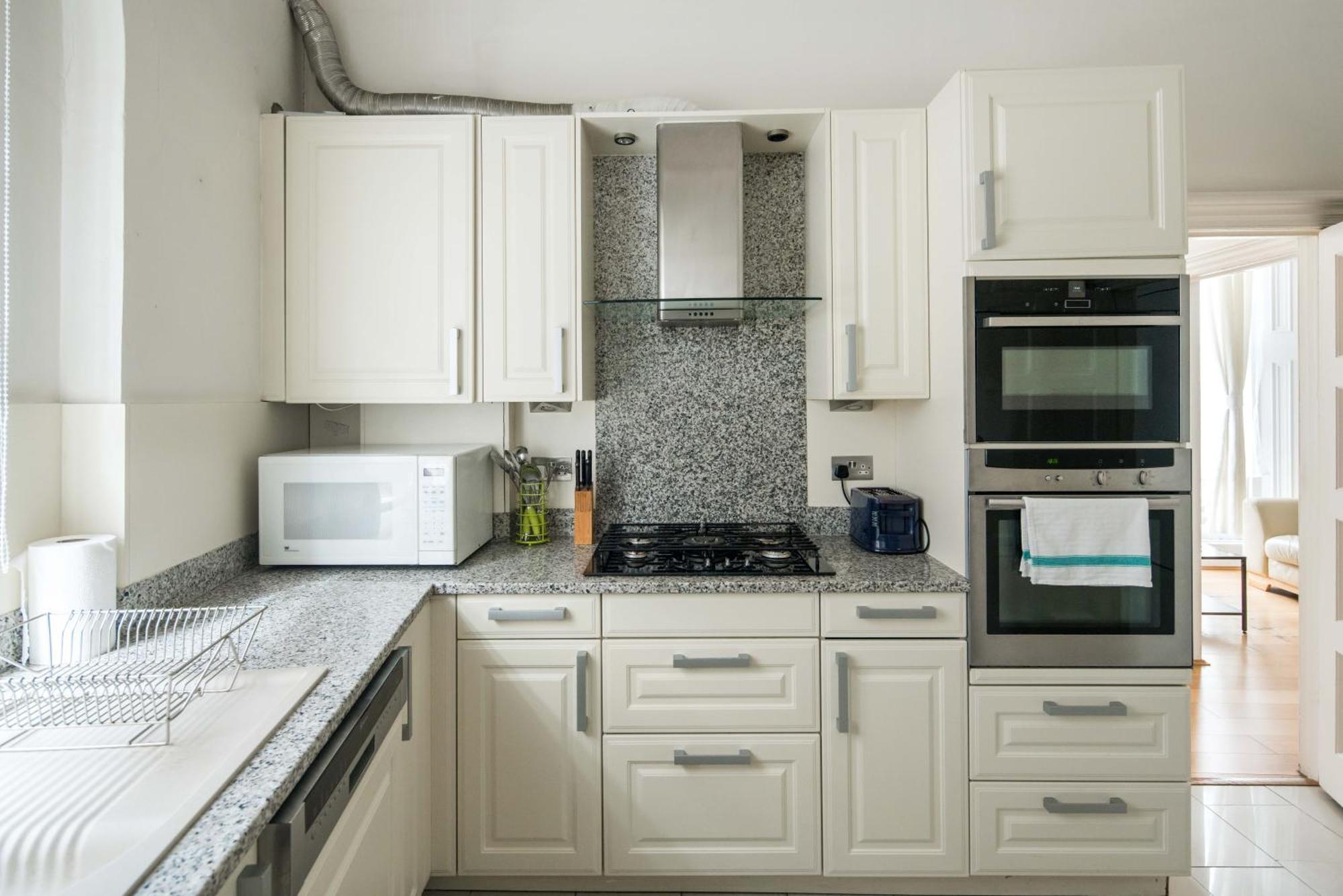 Four Beds By The Station Apartment London Ngoại thất bức ảnh
