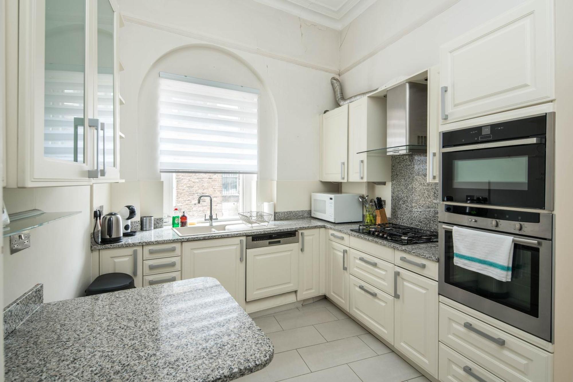 Four Beds By The Station Apartment London Ngoại thất bức ảnh