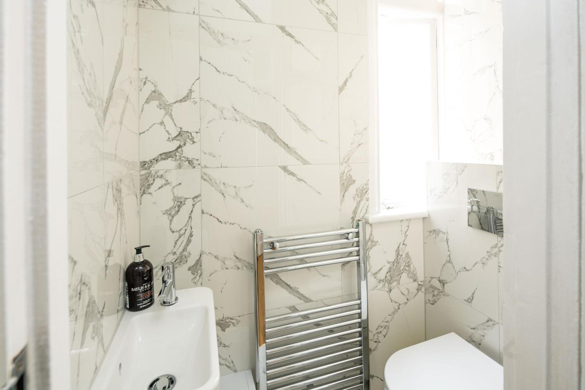 Four Beds By The Station Apartment London Ngoại thất bức ảnh