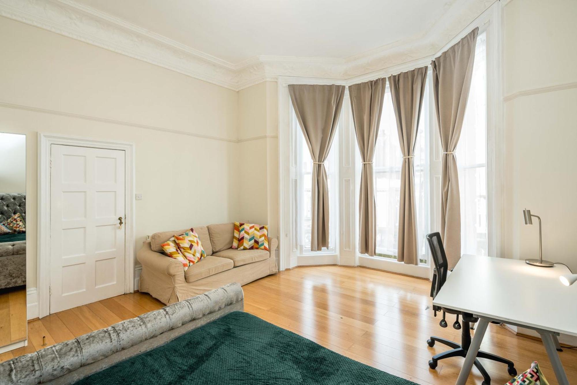 Four Beds By The Station Apartment London Ngoại thất bức ảnh