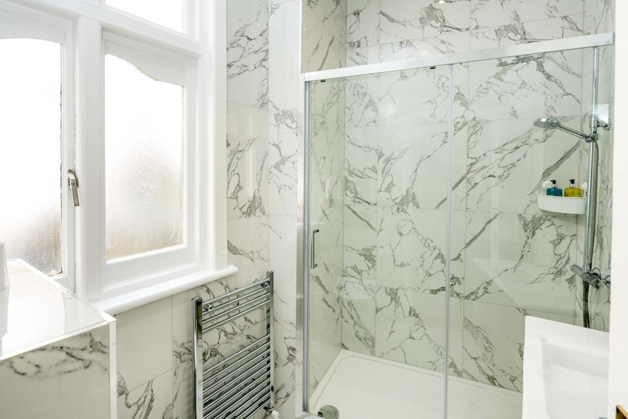 Four Beds By The Station Apartment London Ngoại thất bức ảnh